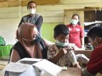 Dari Desa Terpencil, Siswa Seko Bersama Bupati IDP Serukan “Ayo Vaksin”